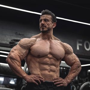 میثم اسکندری حرفه ای شد