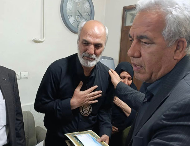 تجلیل از خانواده شهید میثم گرجی الگو ایثار در بدنسازی تهران